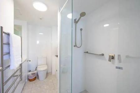 Burleigh Beach Tower - 144