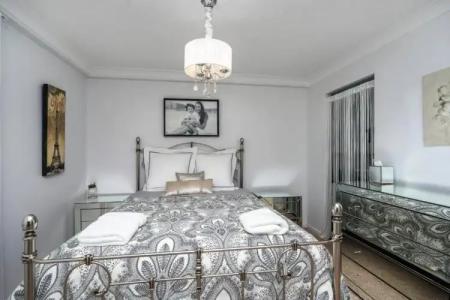 Burleigh Beach Tower - 30