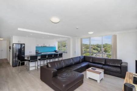Burleigh Beach Tower - 100
