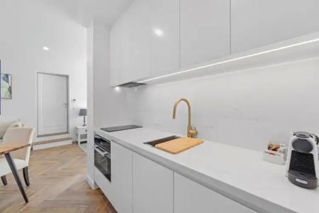 Burleigh Beach Tower - 189