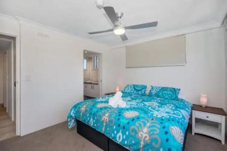 Burleigh Beach Tower - 98