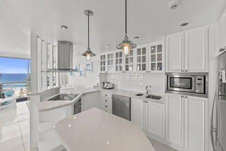 Burleigh Beach Tower - 72