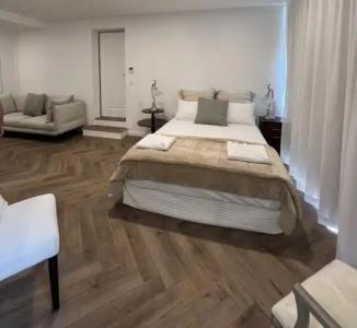 Burleigh Beach Tower - 195