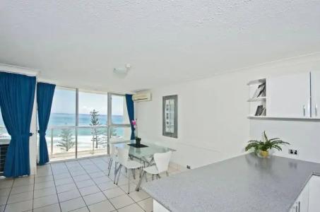 Burleigh Beach Tower - 4