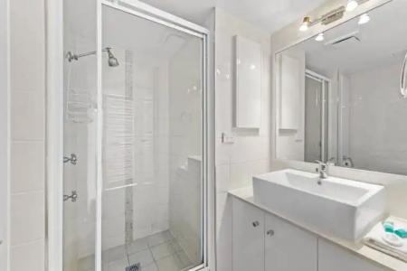 Burleigh Beach Tower - 83