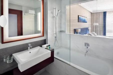 Mövenpick & Apartments Bur Dubai - 107