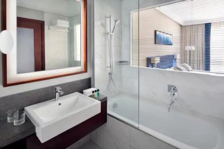 Mövenpick & Apartments Bur Dubai - 128