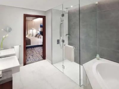 Mövenpick & Apartments Bur Dubai - 123