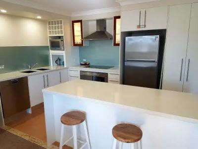 Outrigger Burleigh - 22