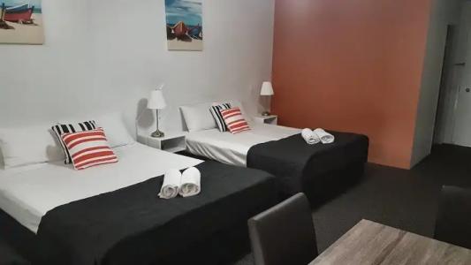 Outrigger Burleigh - 89