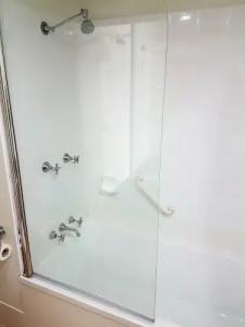 Outrigger Burleigh - 103