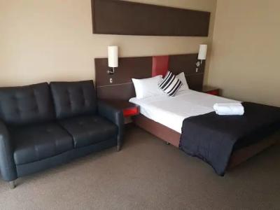 Outrigger Burleigh - 150