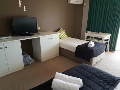 Outrigger Burleigh - 142