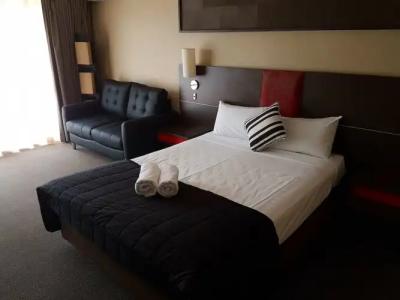 Outrigger Burleigh - 147