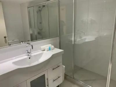 Outrigger Burleigh - 26