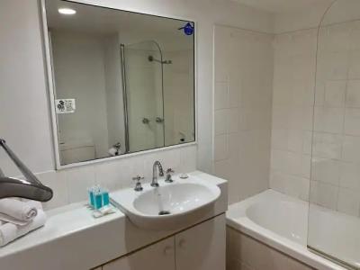 Outrigger Burleigh - 6