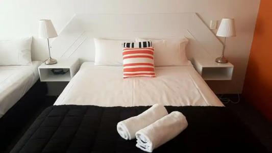 Outrigger Burleigh - 85