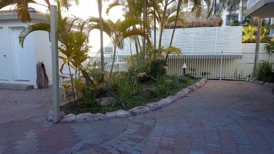 Outrigger Burleigh - 20