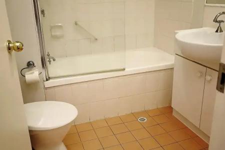 Outrigger Burleigh - 36