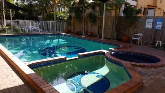 Outrigger Burleigh - 12