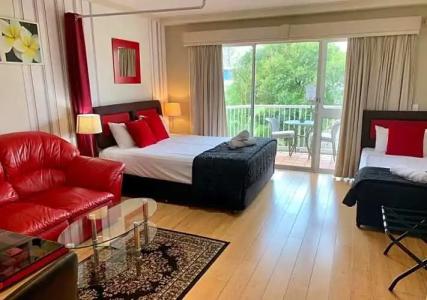 Outrigger Burleigh - 114