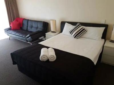 Outrigger Burleigh - 153