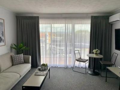 Outrigger Burleigh - 157