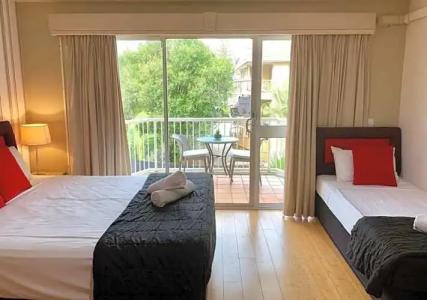 Outrigger Burleigh - 120