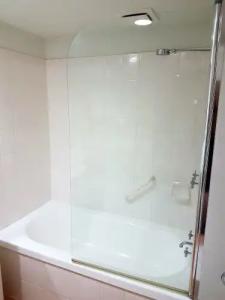 Outrigger Burleigh - 82