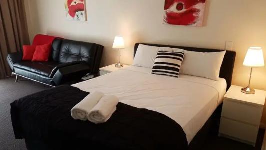 Outrigger Burleigh - 172