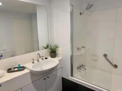 Outrigger Burleigh - 165