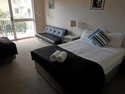 Outrigger Burleigh - 141