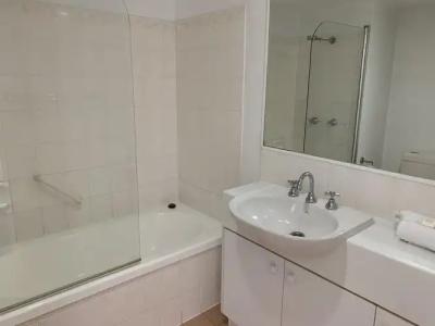 Outrigger Burleigh - 107