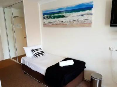 Outrigger Burleigh - 143