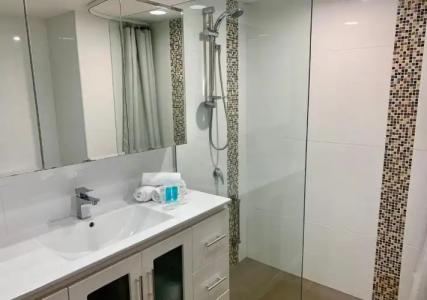 Outrigger Burleigh - 203