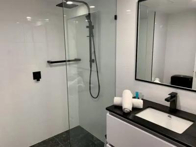 Outrigger Burleigh - 168