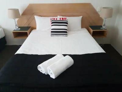 Outrigger Burleigh - 54