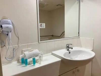 Outrigger Burleigh - 8