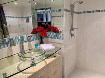 Outrigger Burleigh - 135