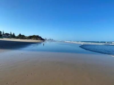 Outrigger Burleigh - 45