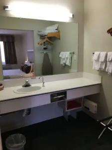 Inn at Golden Gate - 14