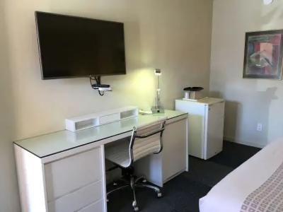 Inn at Golden Gate - 9