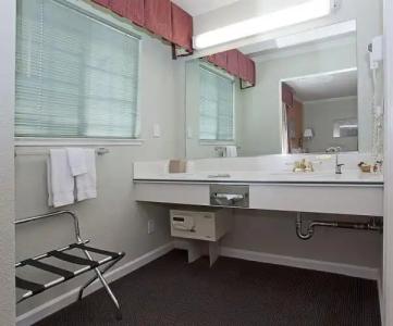 Inn at Golden Gate - 10