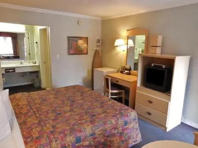 Inn at Golden Gate - 4