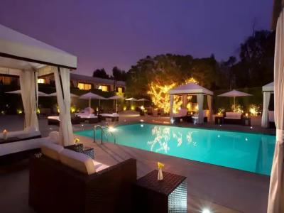 Luxe Sunset Boulevard - 36