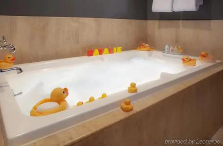 Luxe Sunset Boulevard - 48