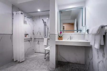 Beverly Hills Plaza & Spa - 7