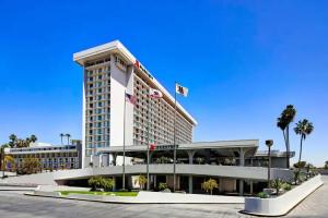 Los Angeles Airport Marriott Hotel