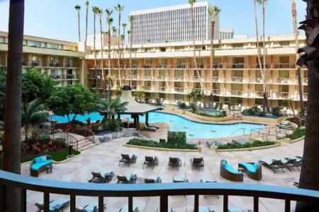 Los Angeles Airport Marriott - 60