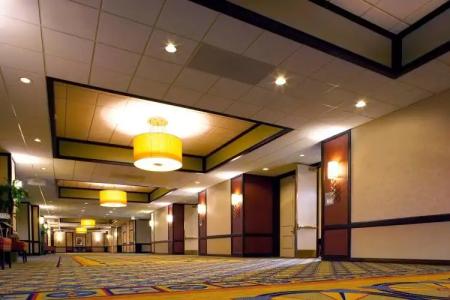 Los Angeles Airport Marriott - 12